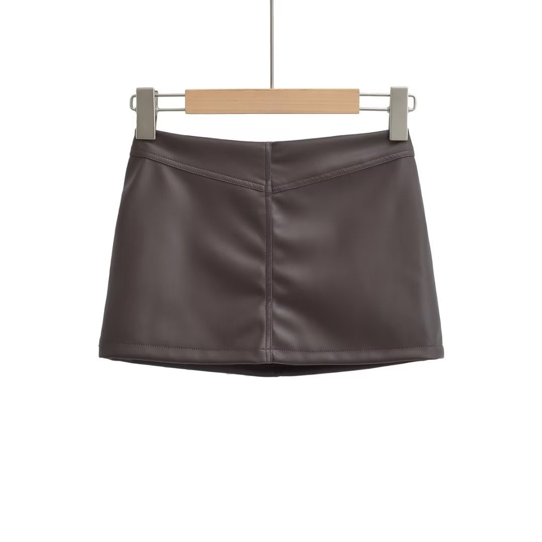 Low waisted leather skirt